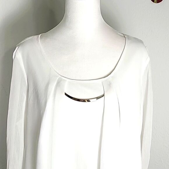 Roz & Ali White Blouse with Chiffon Overlay & Gold Bar Accent, Size 1X - Picture 3 of 9